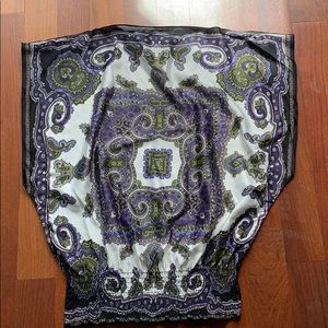 Print short sleeve blouse.